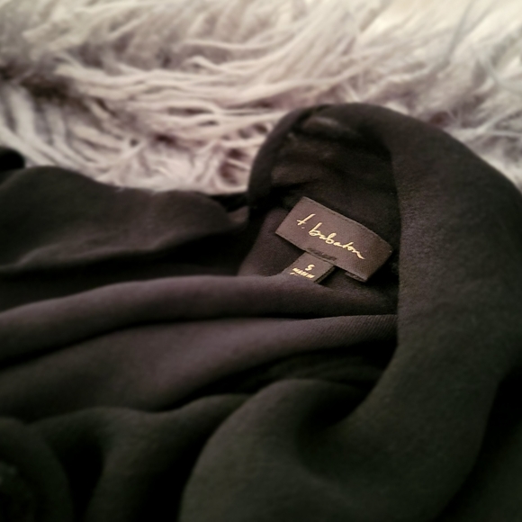 ❤️Babaton velvet/silk top. Black. Small. - Picture 2 of 6